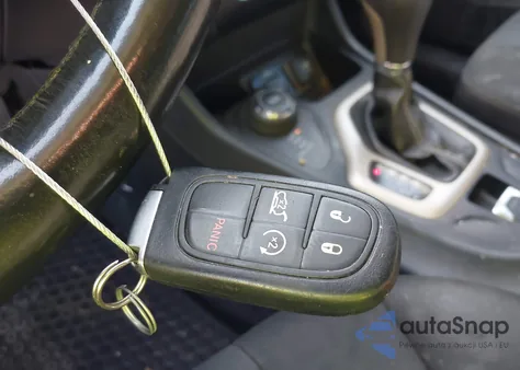 2016 Jeep Cherokee Altitude z USA, uszkodzony, nr VIN 1C4PJMCS3GW167279